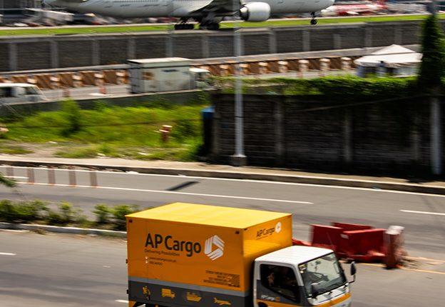 https://portcalls.com/manilas-cargo-crisis-capacity-crunch-at-the-airport/