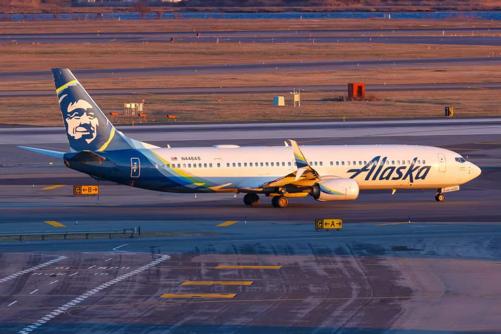 Avião Boeing 737-900 da Alaska Airlines