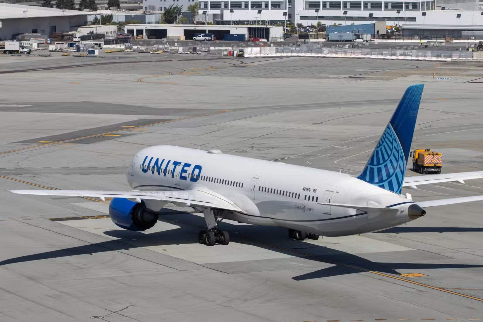 Roulage d'un United 787
