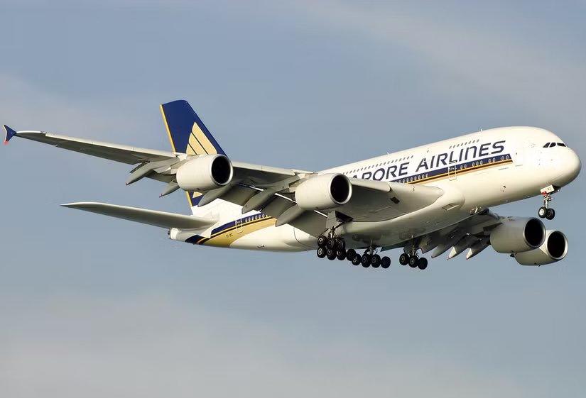 A380 da Singapore Airlines em aproximação final curta 1
