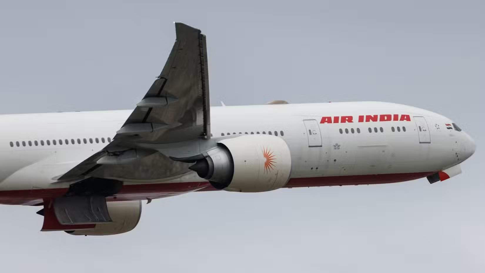إقلاع طائرة VT-AER من طراز 777-300ER التابعة للخطوط الجوية الهندية