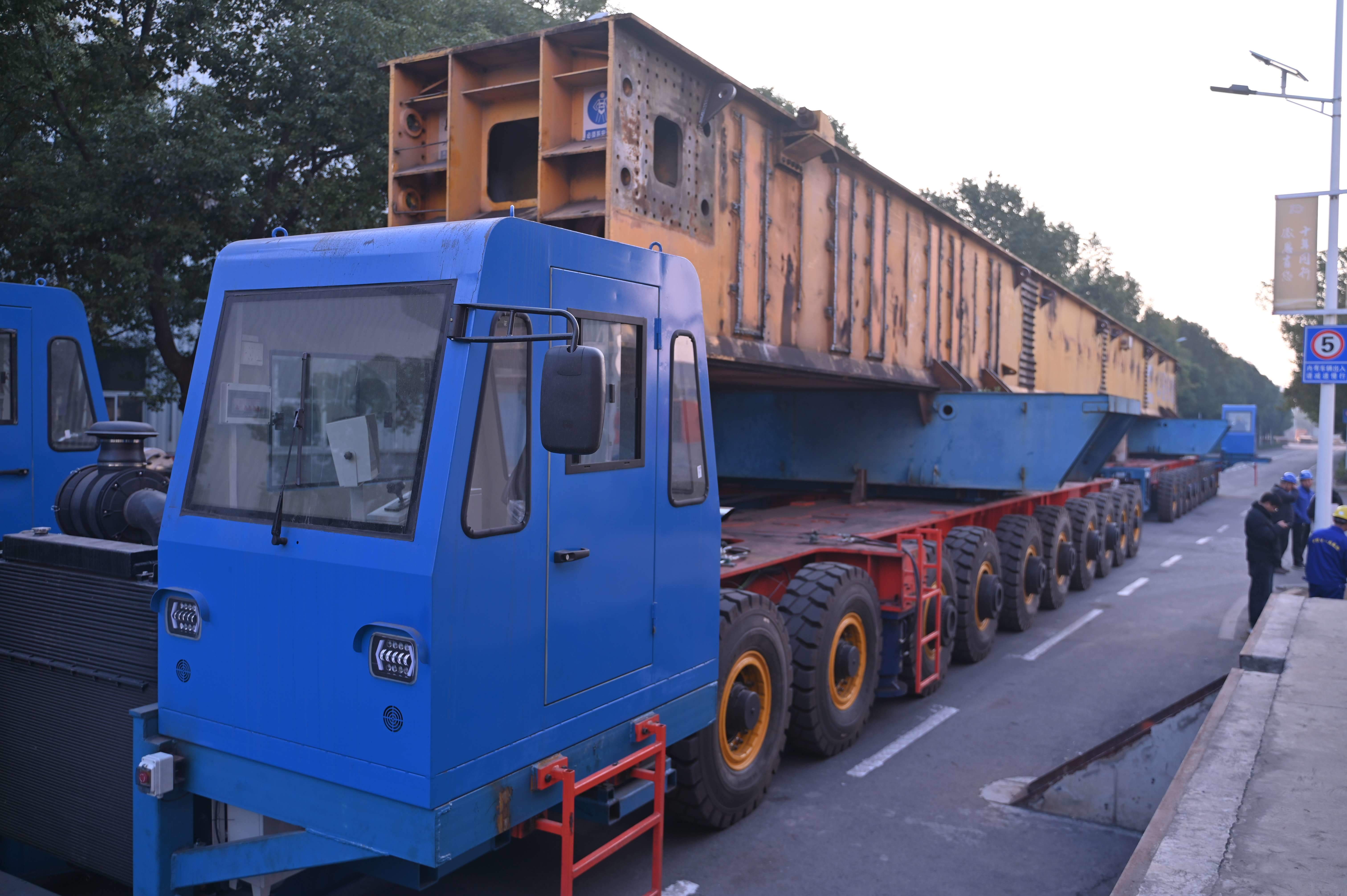 SHDY1000-40单并列分置式运梁车 - 中铁十一局集团汉江重工有限公司