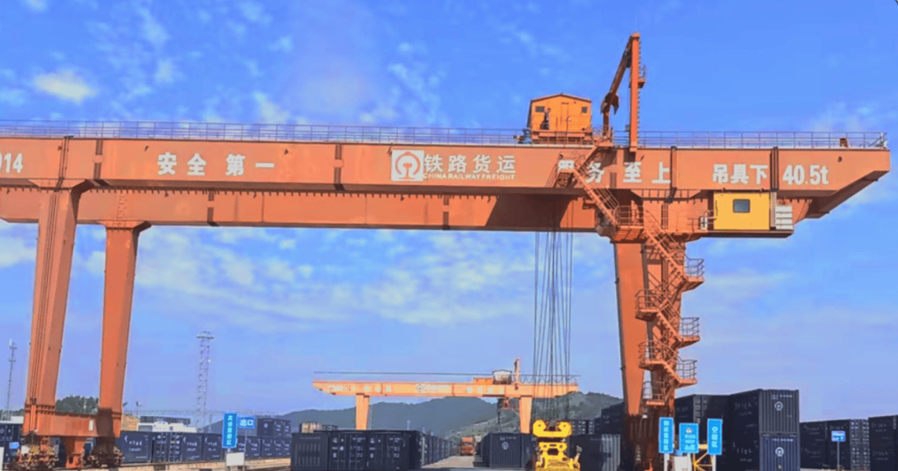 集装箱门吊 - 中铁十一局集团汉江重工有限公司