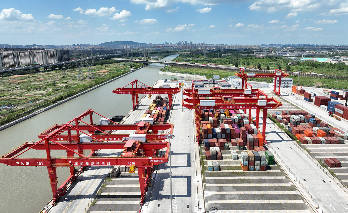 Grua de pórtico sobre trilhos automatizada para contêineres - Hunan China Railway WUXIN Heavy Industry Co., Ltd.