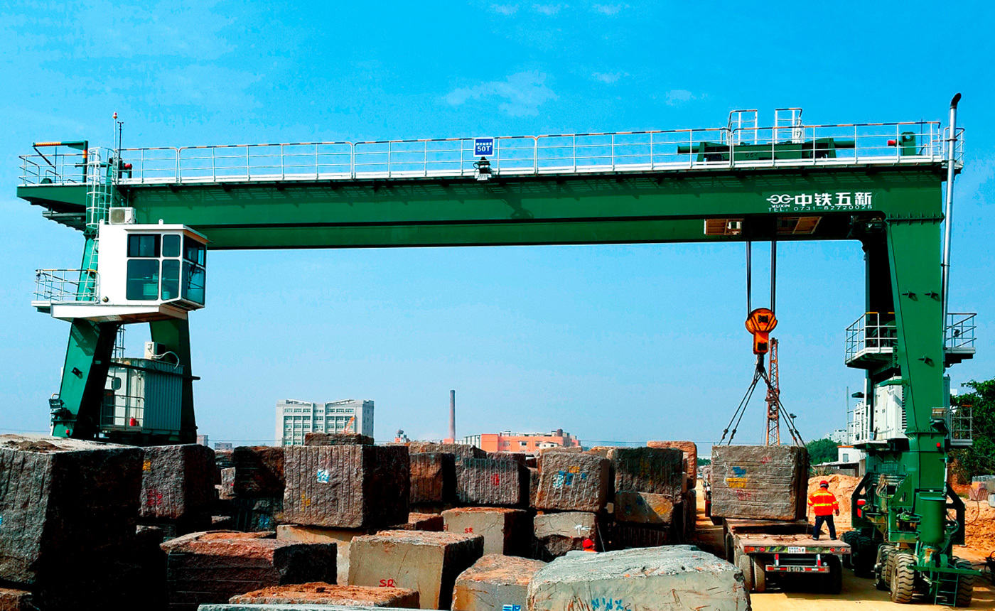 Guindaste de pórtico sobre pneus - Hunan China Railway WUXIN Heavy Industry Co., Ltd.