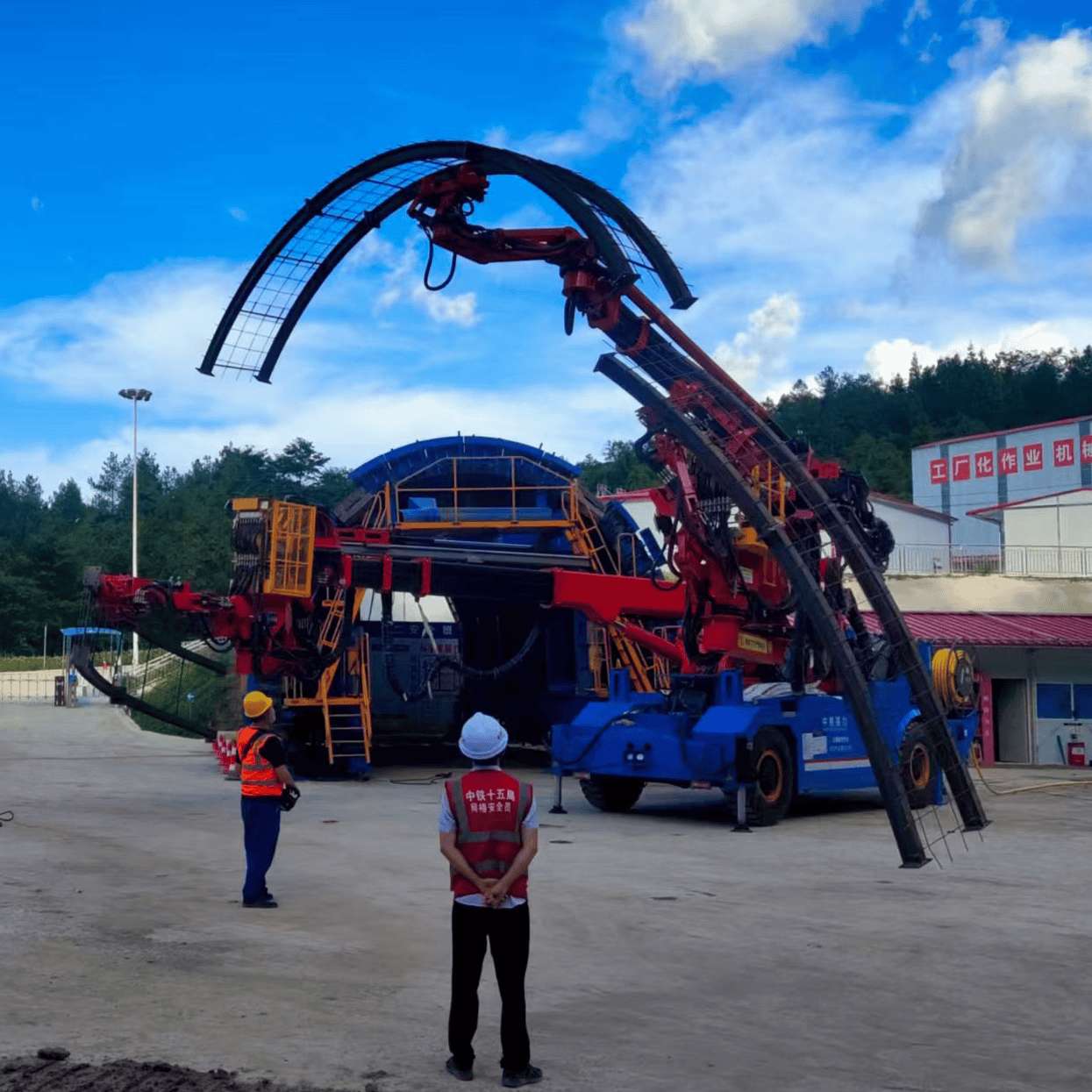 Q/GM312A 拱锚注联合作业台车 - 洛阳中铁强力机械有限公司