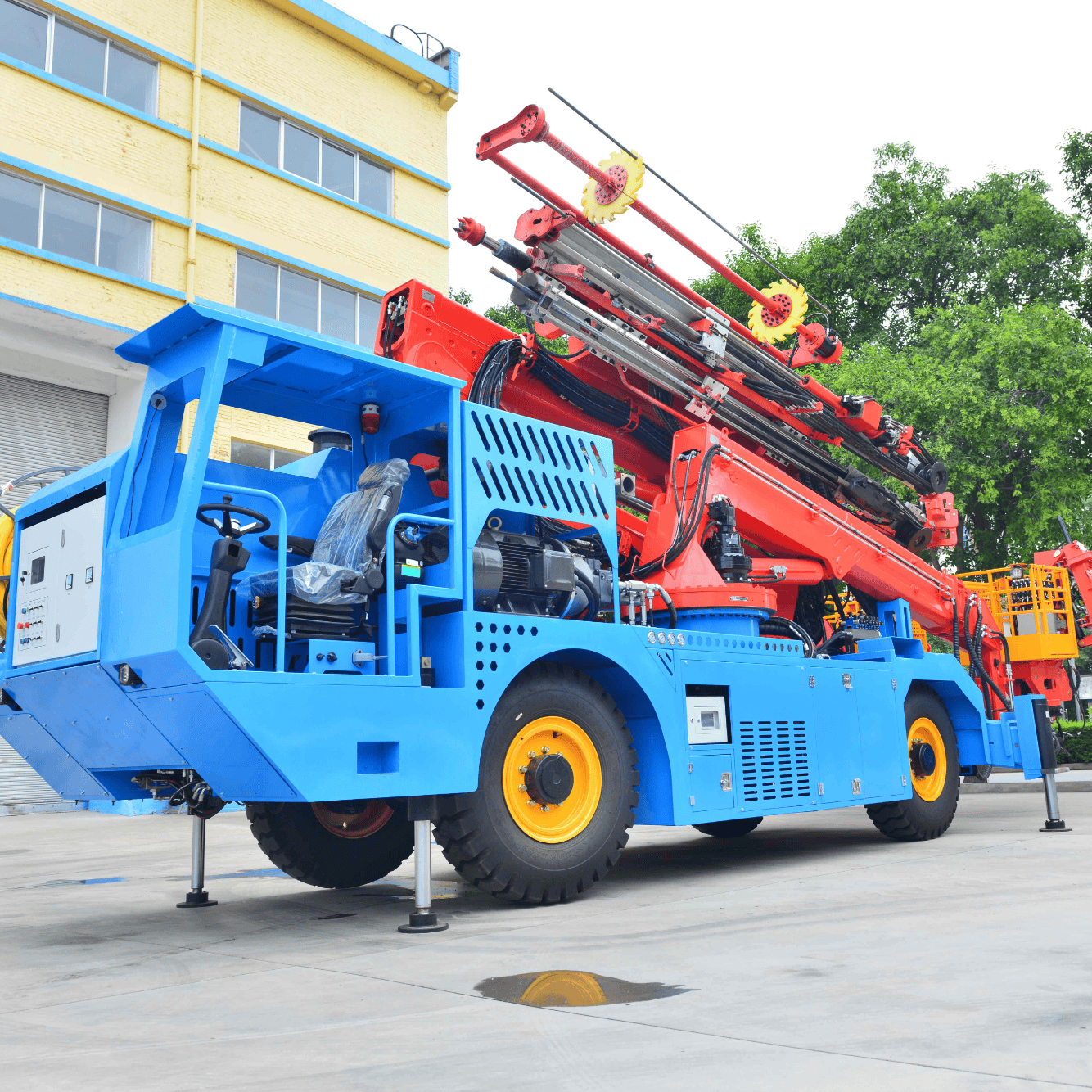 Q/GM312X 高原窄体型拱锚注联合作业台车 - 洛阳中铁强力机械有限公司